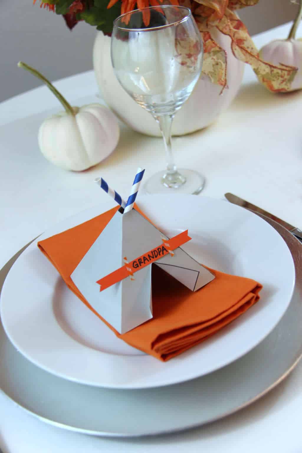 Fun easy printable Kids Thanksgiving Craft Teepee name place cards. Looking to spruce up your Thanksgiving place setting, then theses free teepee printable place cards are just the thing. Teepee Name Place Cards. Free printable name place cards. Teepee Name Place Cards | Free printable teepees | Thanksgiving Table decor | www.madewithHAPPY.com