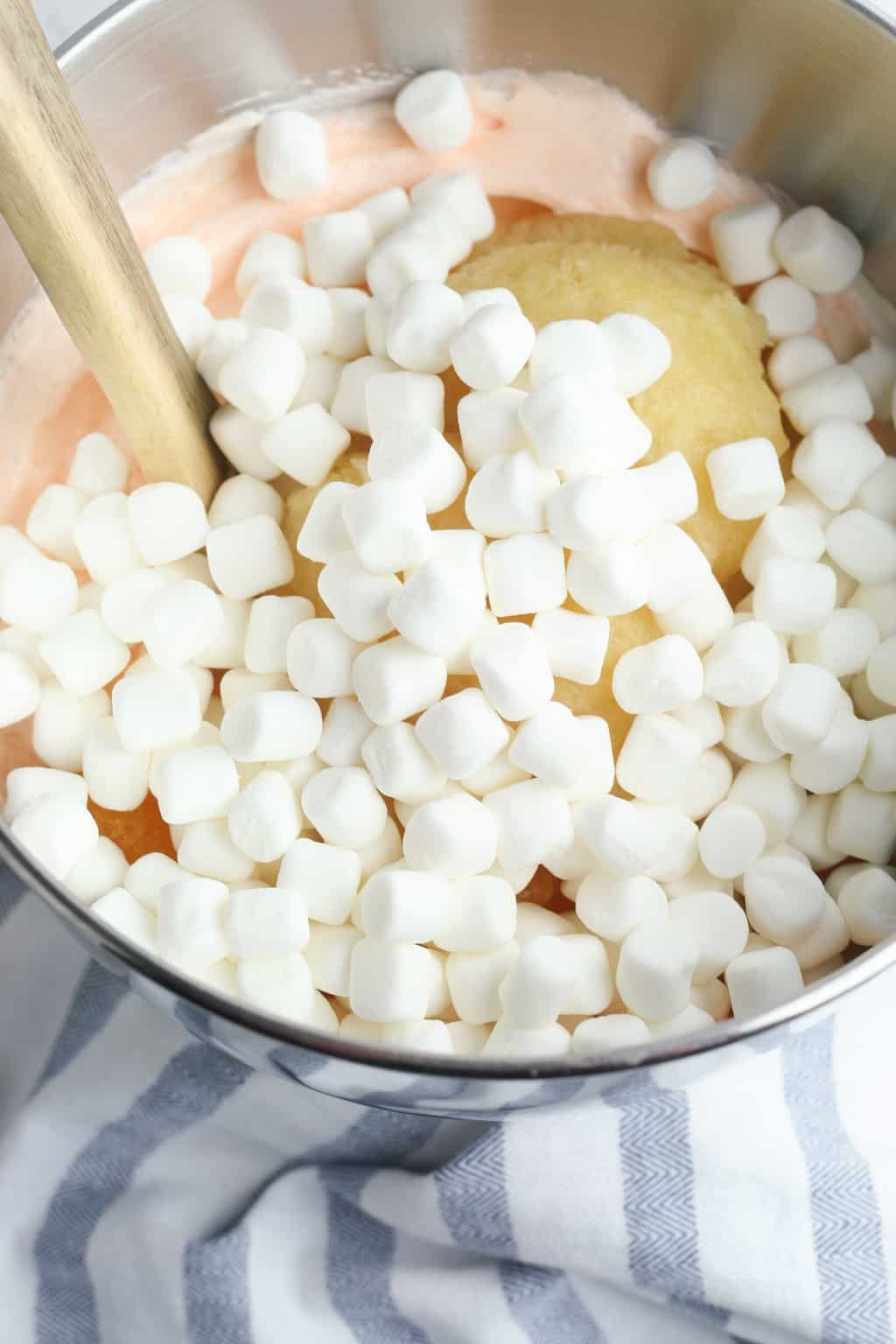 Orange fluff dessert is a quick and tasty recipe that the whole family will love. A healthy dessert choice that is low in Weight Watchers points and tastes great!