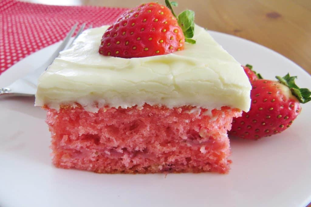 Fresh Strawberry Cake - The Country Cook