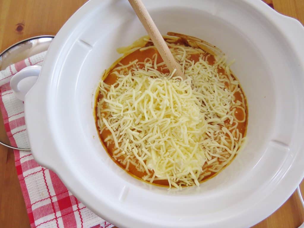 buffalo sauce with mozzarella cheese