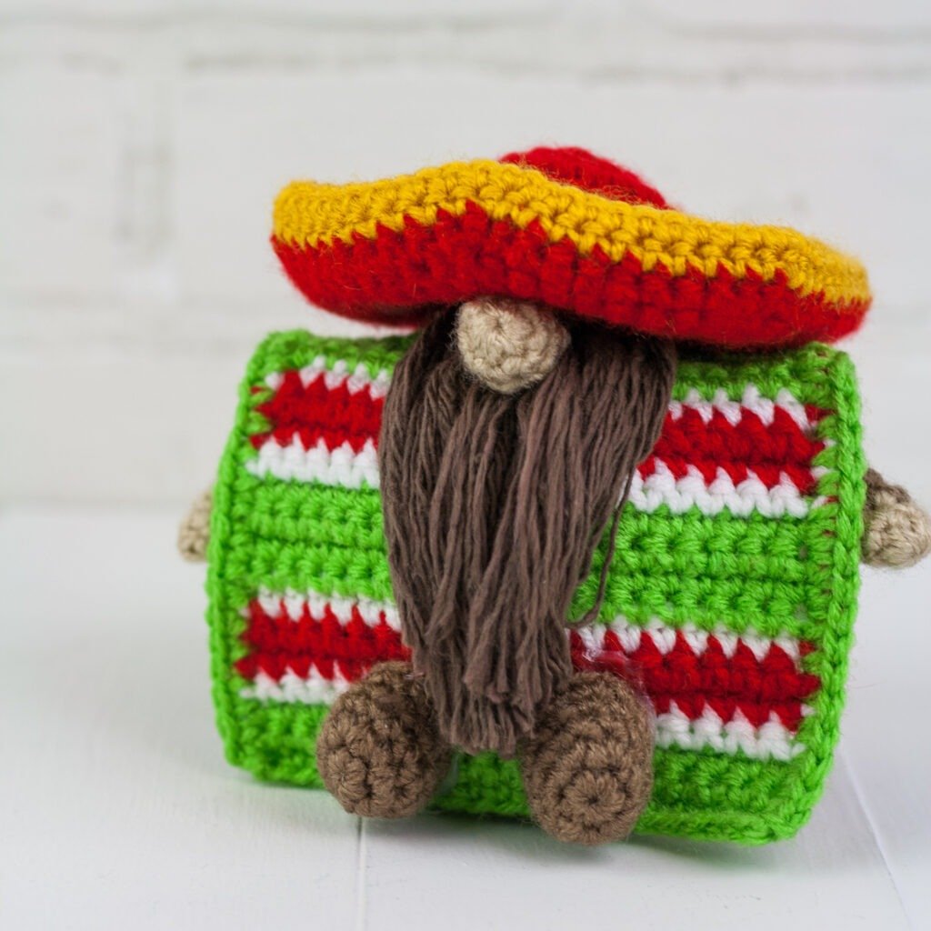 Free crochet gnome pattern for the cinco de mayo gnome. Quick and easy holiday gnome.