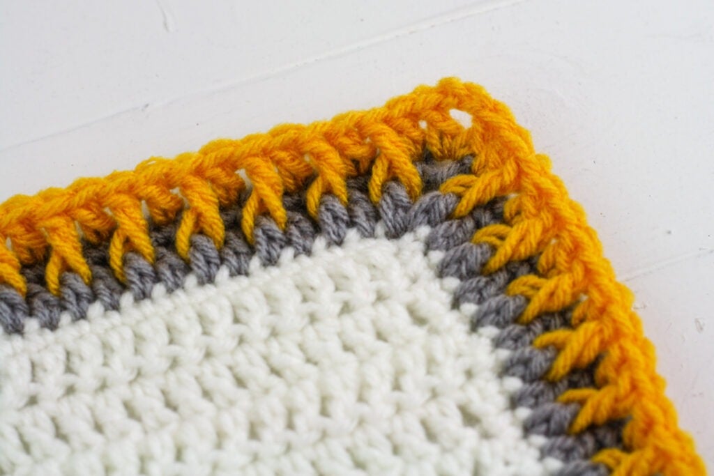 Learn to crochet this beautiful alpine stitch crochet blanket border with the free crochet pattern and video tutorial.