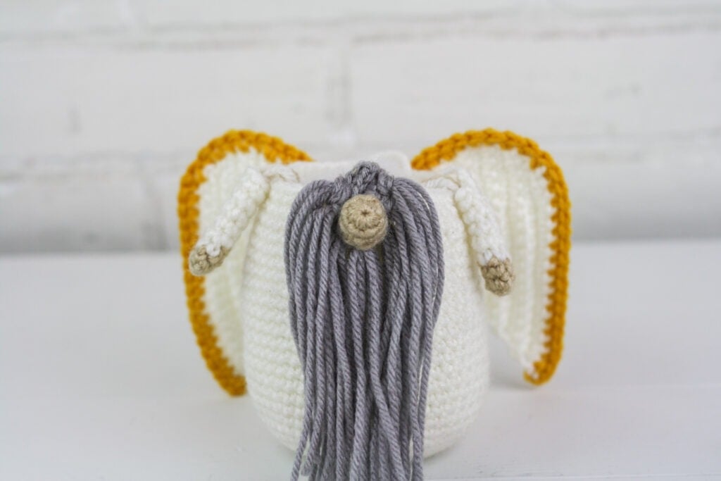This crochet angel gnome makes a wonderful gift. Crochet one to watch over you or someone you love with this free crochet pattern.