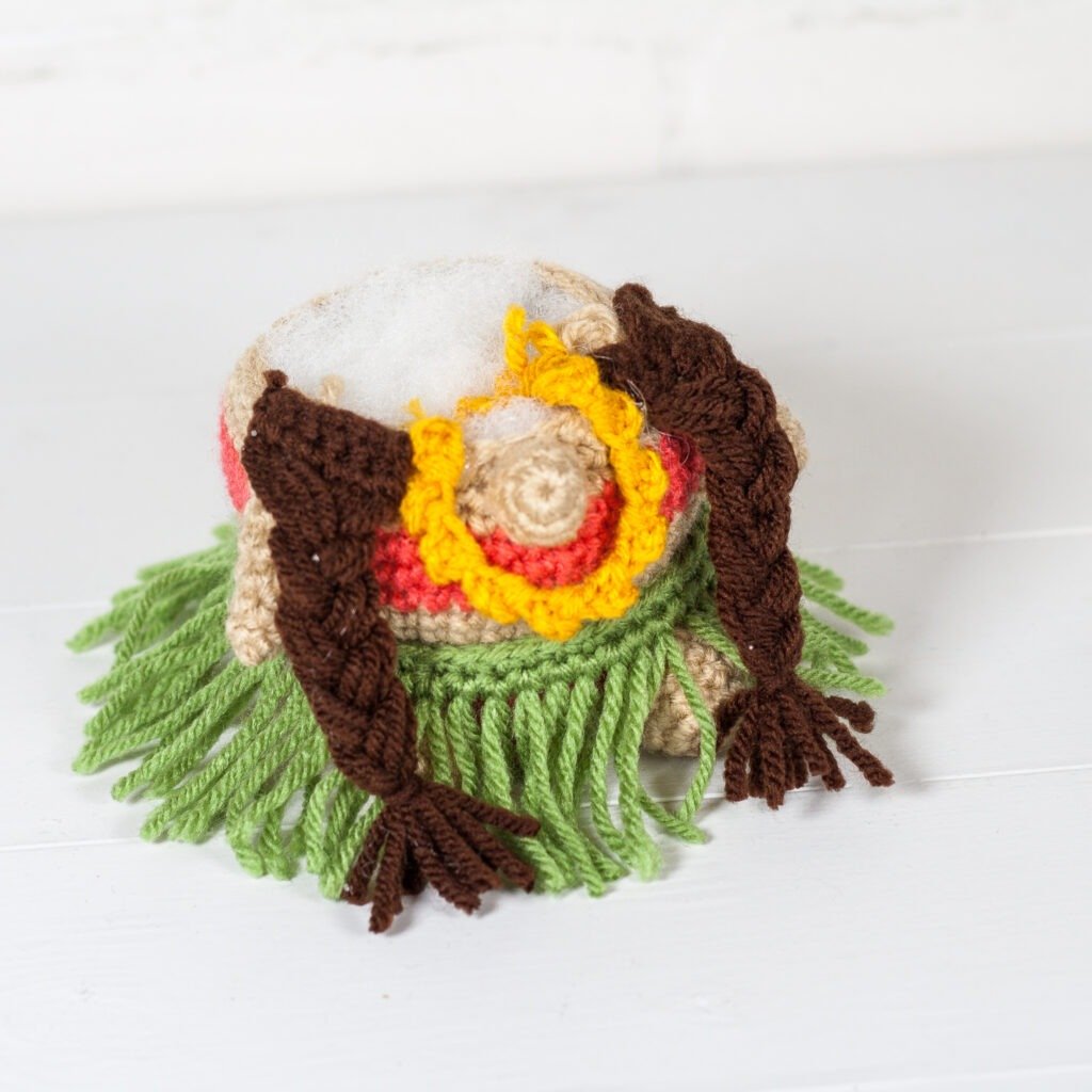 The crochet hula gnome couple is a perfect summer project. Whip up this free crochet pattern and let these two ease you into summer.