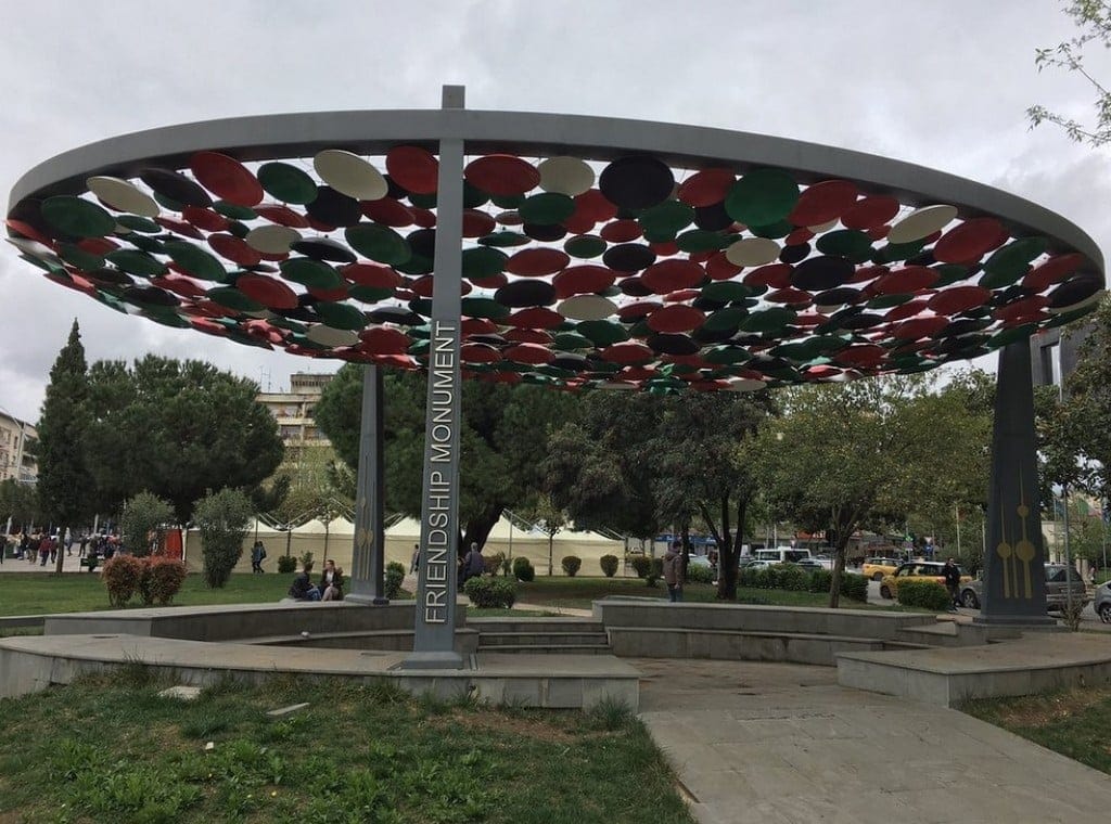 Памятник дружбы, Тирана