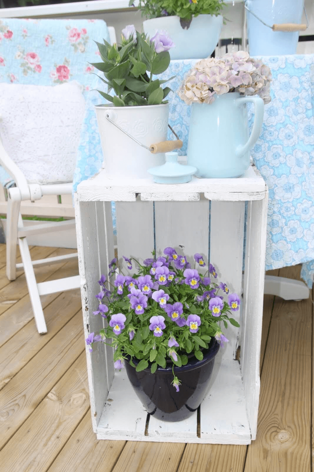 WOODEN CRATE STAND DIY PORCH DECOR IDEAS FOR SUMMER AND SPRING