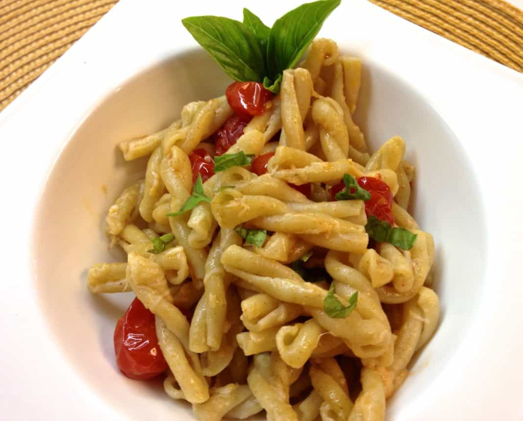 Gemelli Pasta Recipe with Tomatoes, Basil and Garlic ZagLeft