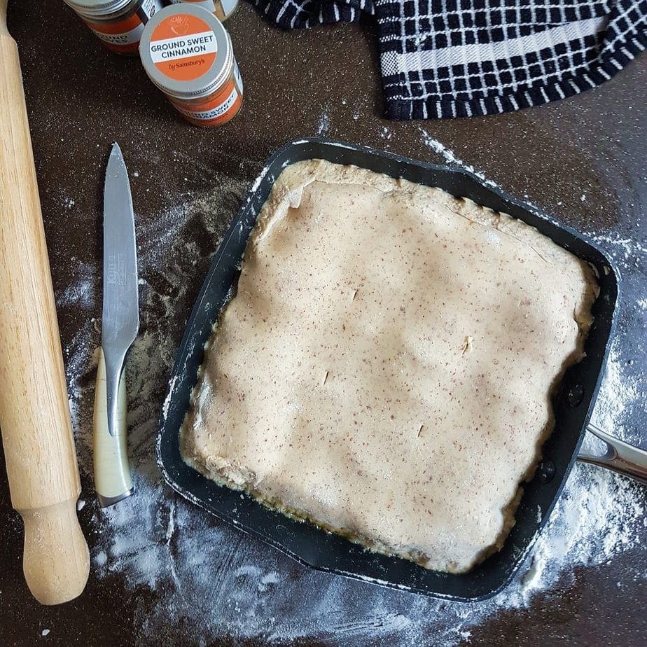 How to tuck your pastry around the fruit of your tart tatin
