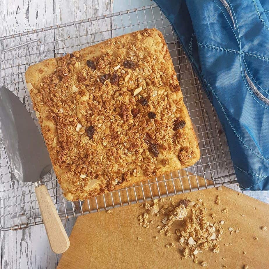 Easy Pear and Ginger Crumble Cake