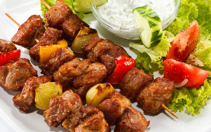Bữa tiệc thịt nướng Shashlik bạn phải tham gia khi đi tour Nga