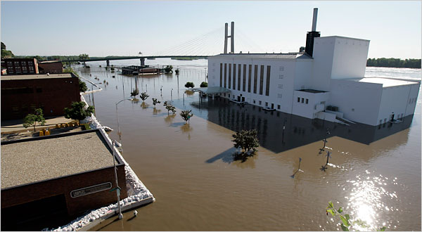 Mississippi R. flooding moves downstream.