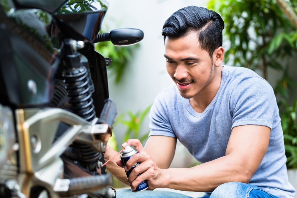 ¿Cómo cambiar la cadena de la moto? Pasos