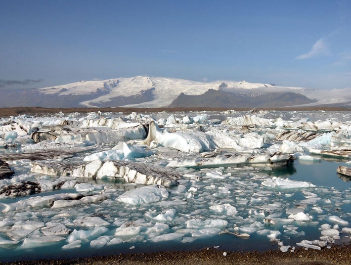 Iceland’s Glacier Lagoon, Fjaðrárgljúfur Canyon & Other Scenic Hikes