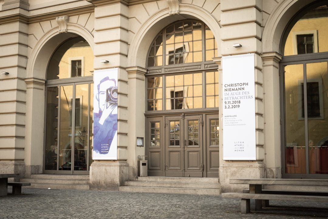 "Blaue Stunde" im Literaturhaus 01.04.2019 1 Eingang Literaturhaus München