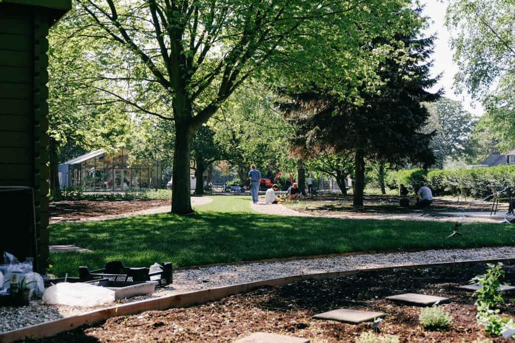 Mens en Tuin in het Park
