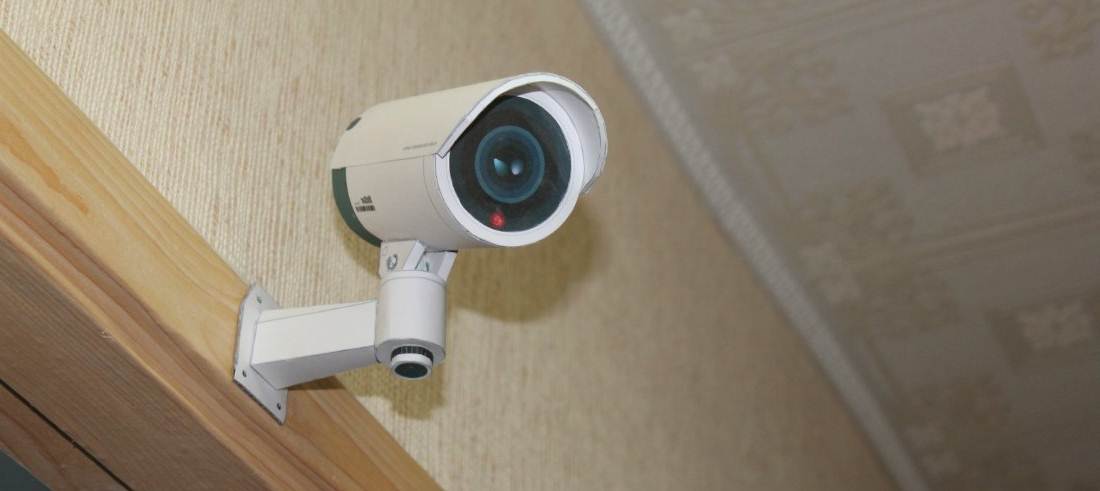 Kamera CCTV yang dibuat dengan menggunakan kertas, sangat mirip bukan ?