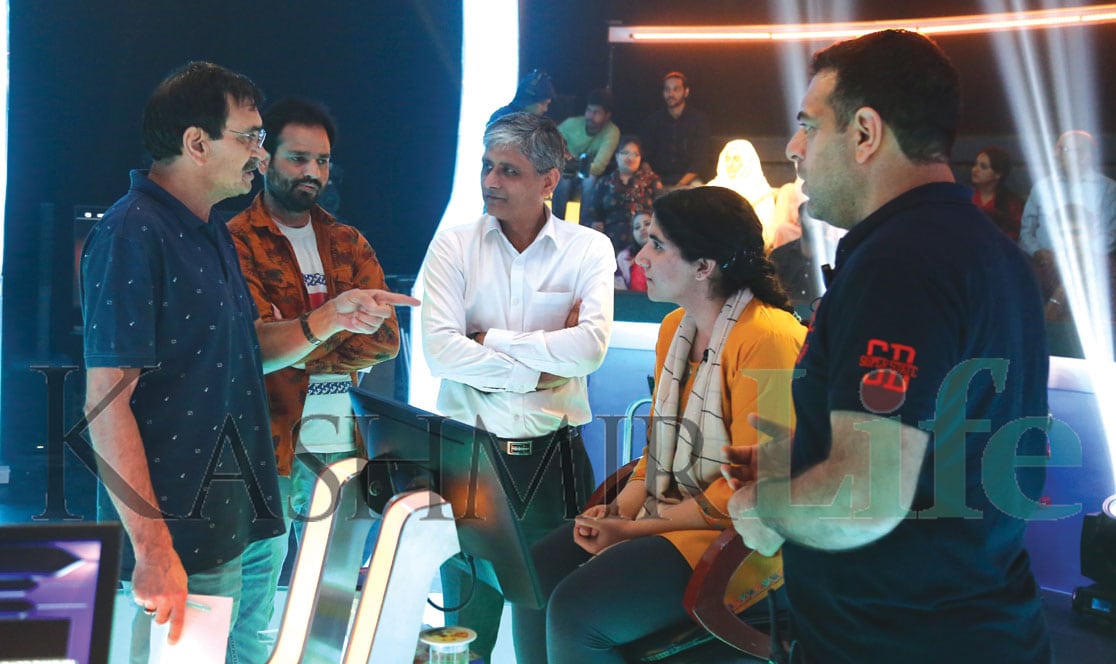 Show's Creative Director Mohiuddin Mirza helping a contestant understand the set. KL Image: Special Arrangement Kashmir Life KBC