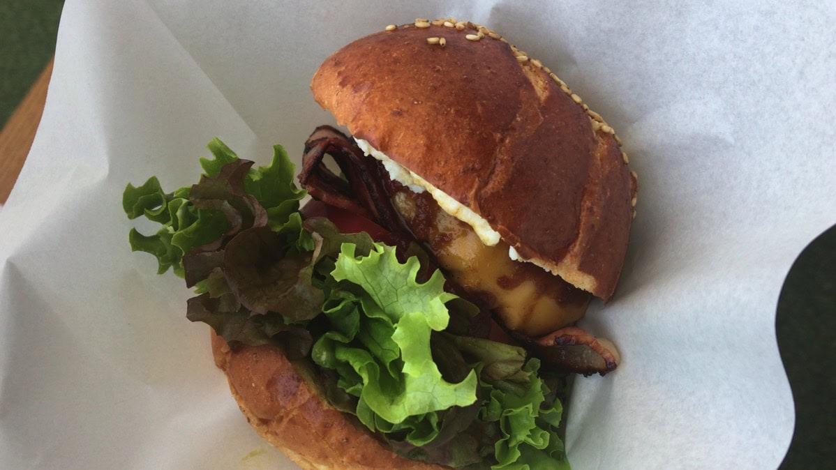 AlwaysBurgerのベーコンチーズバーガーを君はもう食べたか?
