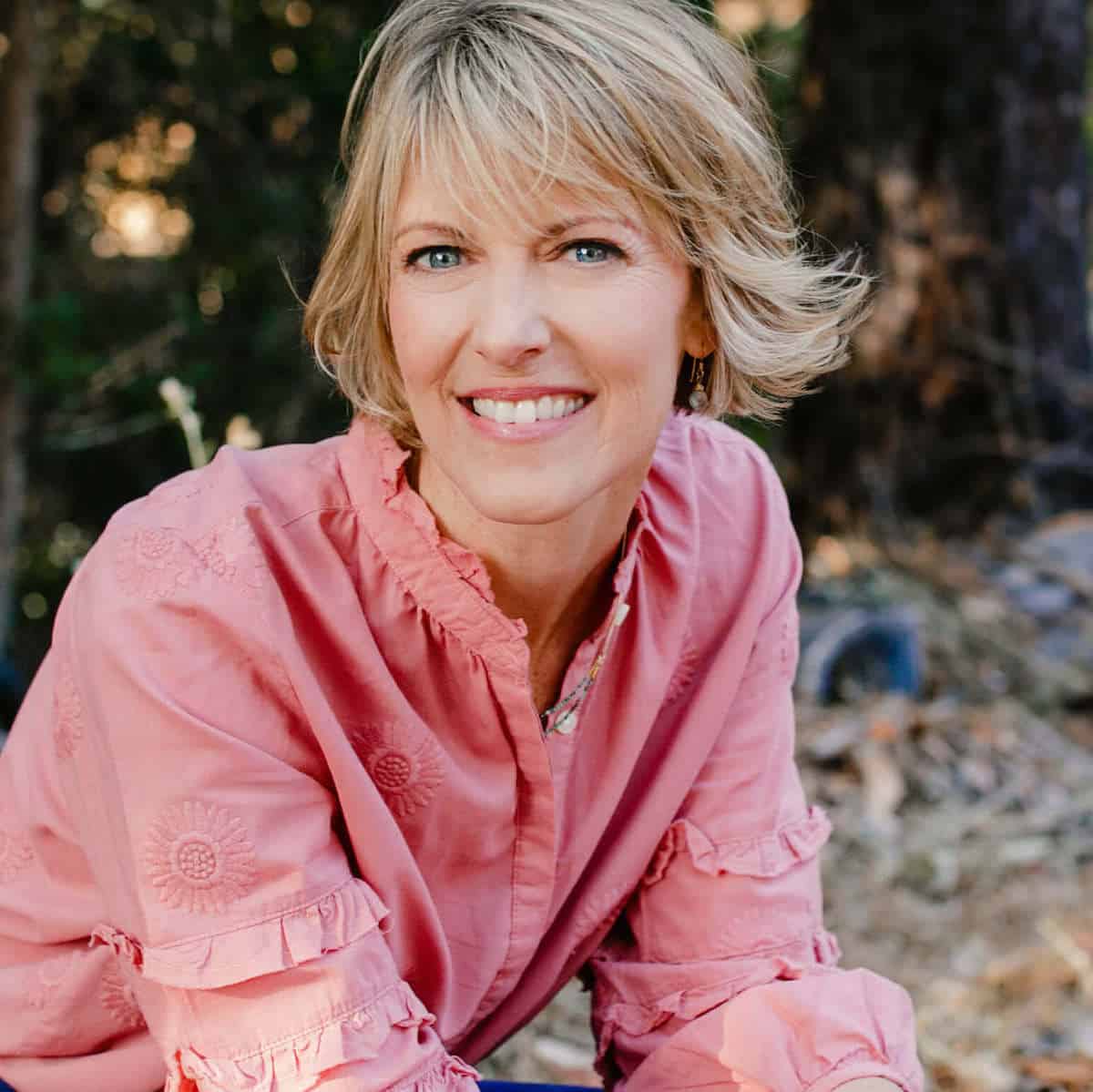 Elizabeth Hunter Diamond, intuitive healer and empath teacher, portrait in pink shirt. Teaches about being an empath.