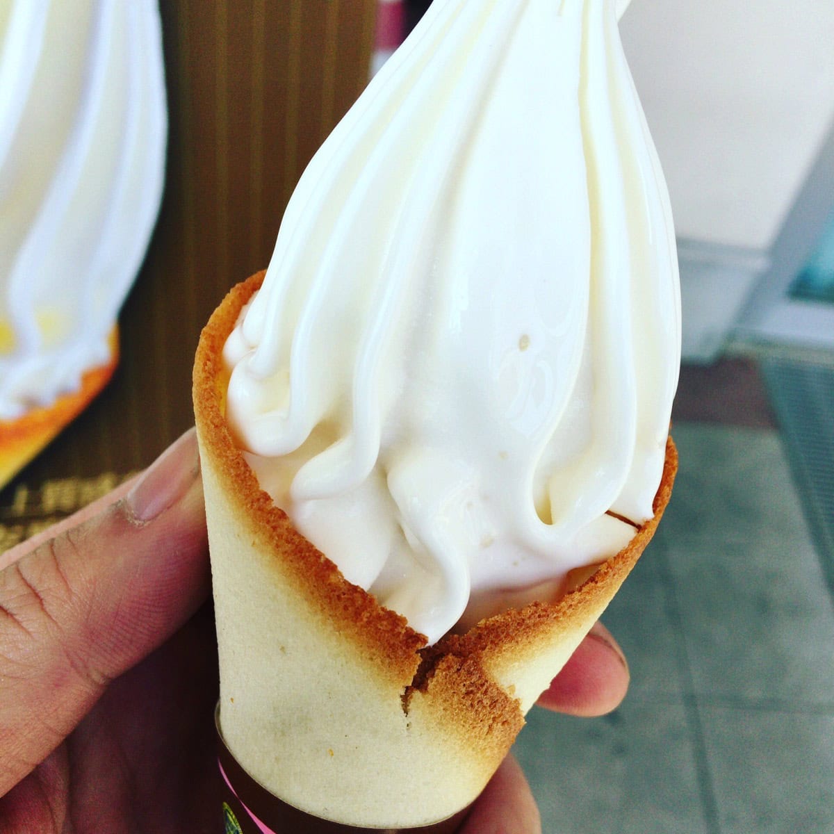 道の駅いぶすきで最近やたらと名前を聞く「クレミア」アイスを食ってきたんだ。