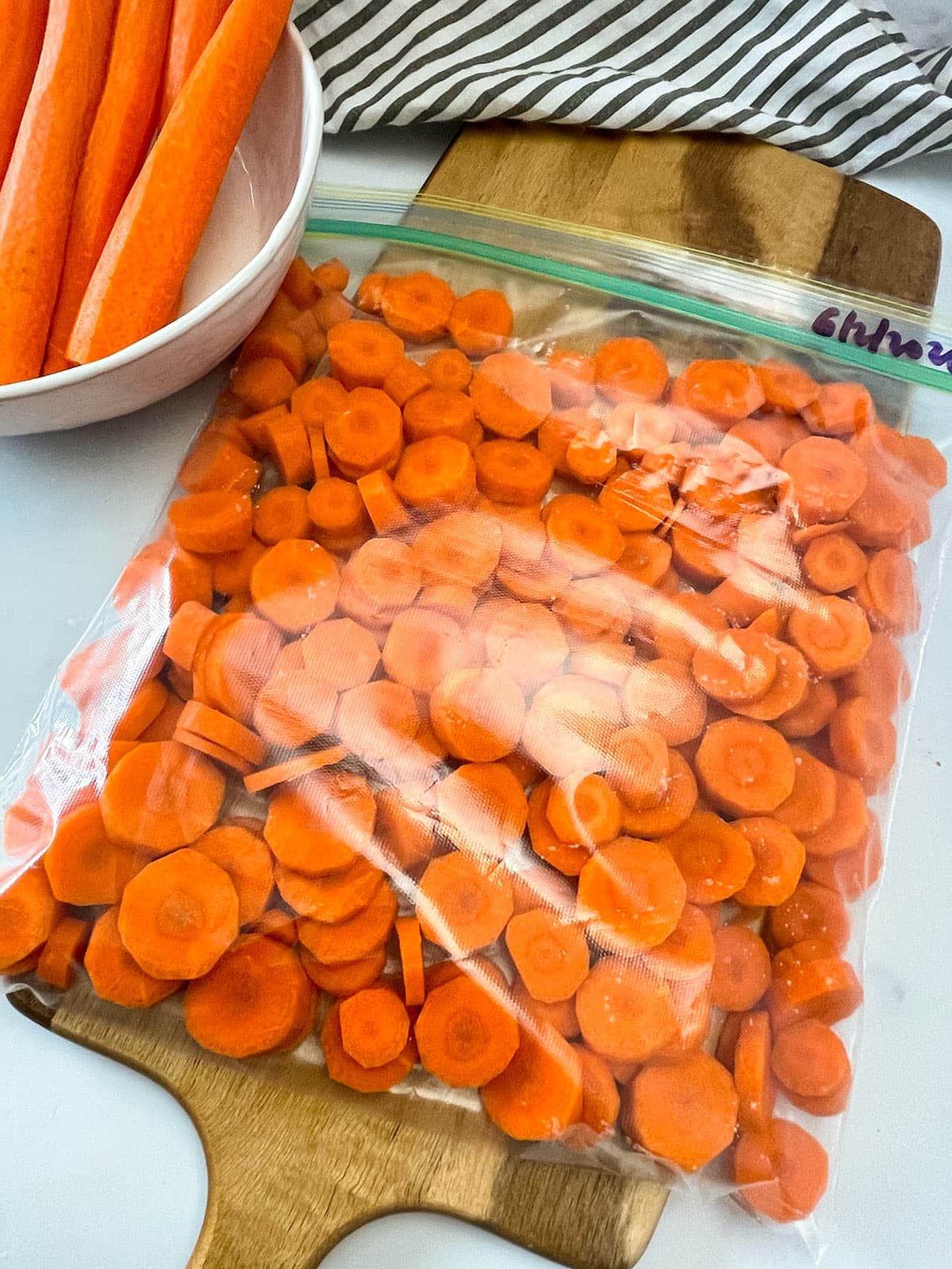 3qfbqcsdagapkm Now that you've blanched your vegetables, they're ready to be frozen. https healthiersteps com recipe how to freeze carrots