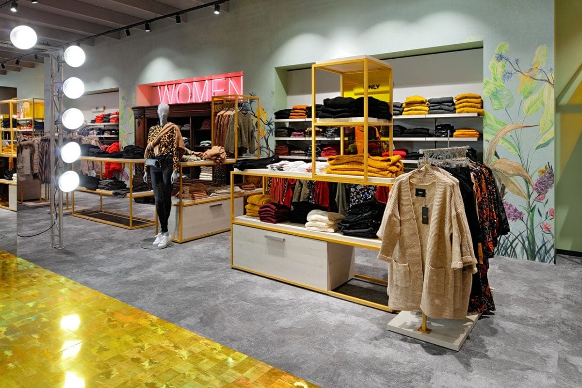 Instagrammability Shopping - der Laufsteg in Gold