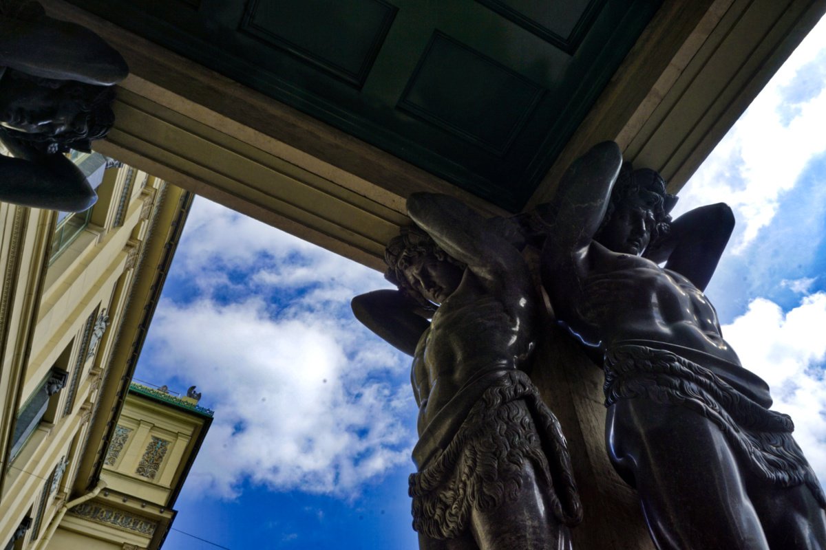 Atlantis in the New Hermitage, Saint Petersburg – Experiencing the Globe
