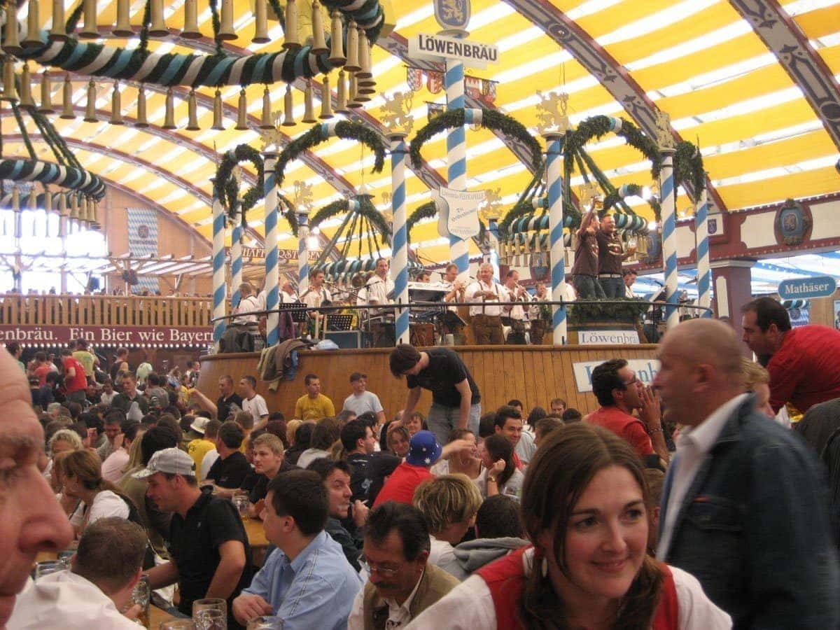 The Beer Drinking American's Comprehensive Guide to Oktoberfest | BottleMakesThree.com
