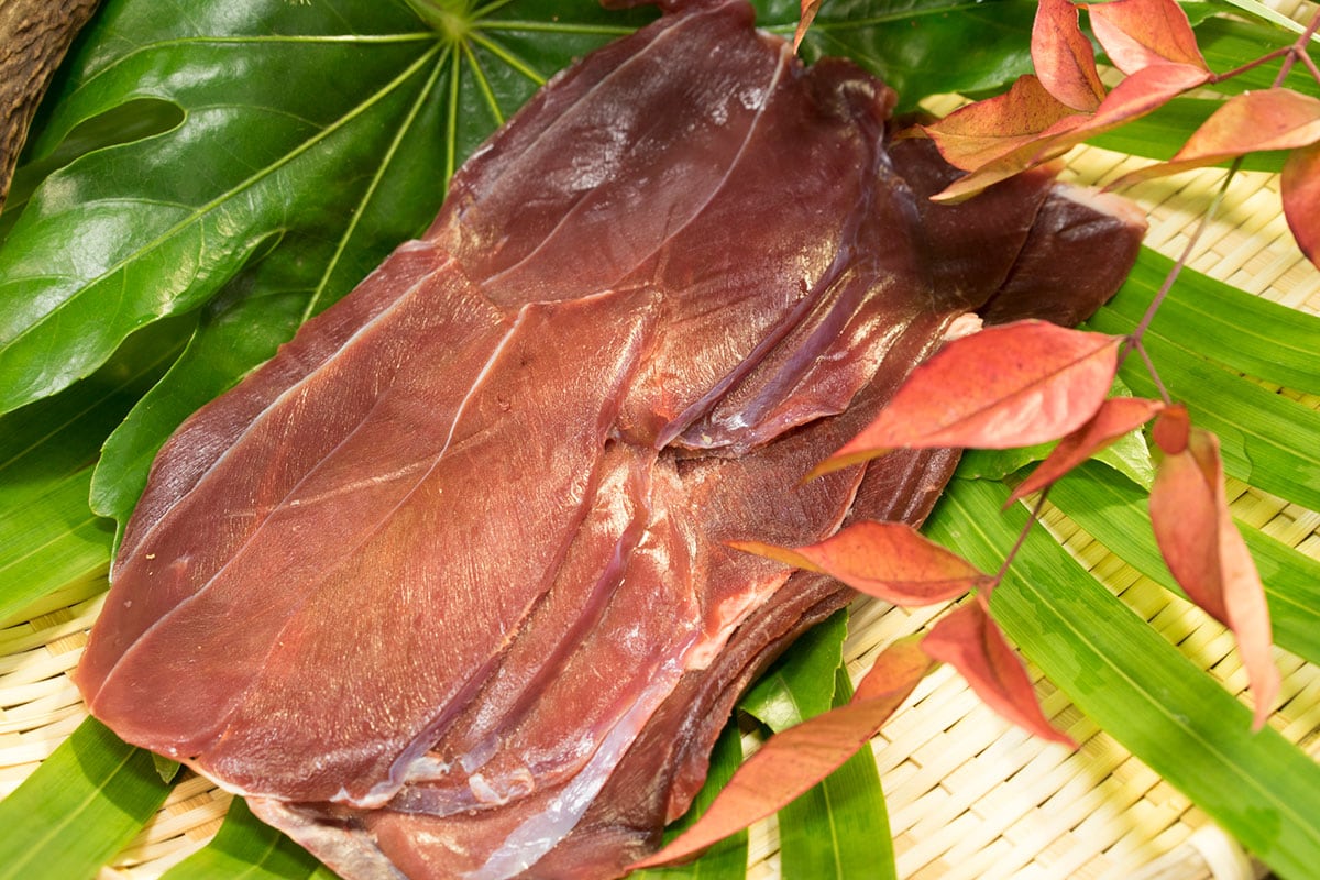 鹿モモ肉のスライス