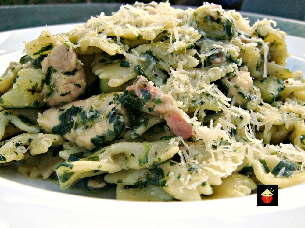 Chicken, Bacon & Spinach Pasta Dinner. Quick & easy dinner, with fresh or frozen spinach, chicken, bacon and garlic. Packed with flavor, and ready in under 20 minutes. Tasty Chicken, Bacon & Spinach Pasta. Quick and Easy and oh so delicious! | Lovefoodies.com