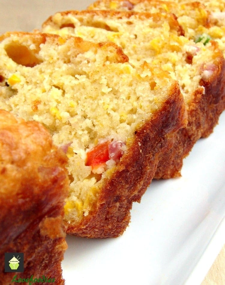 Cheesy Bacon, Sweet Corn and Pepper Bread Easy recipe and yep, VERY DELICIOUS! Serve warm or cold, tasty either way! Goes great with soups too.