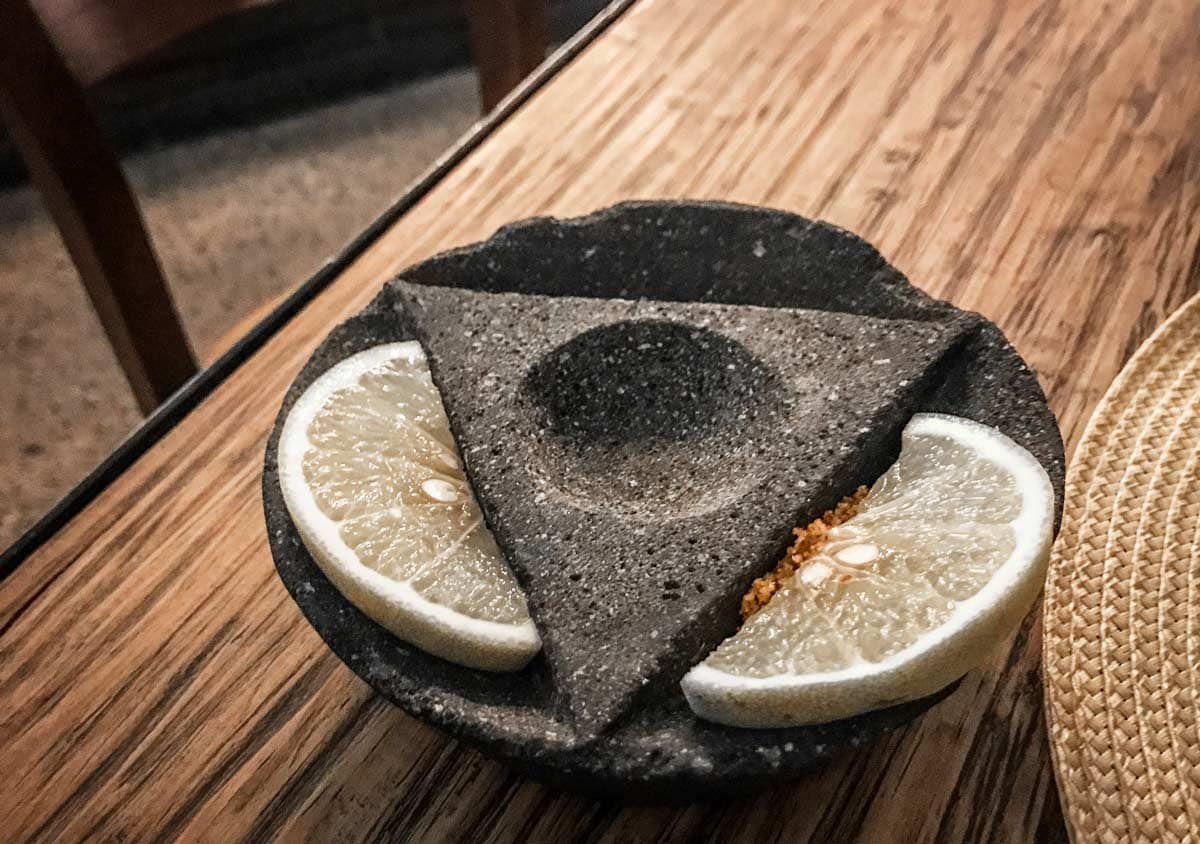 Limosneros – CDMX 10 Dish with orange wedges and chills