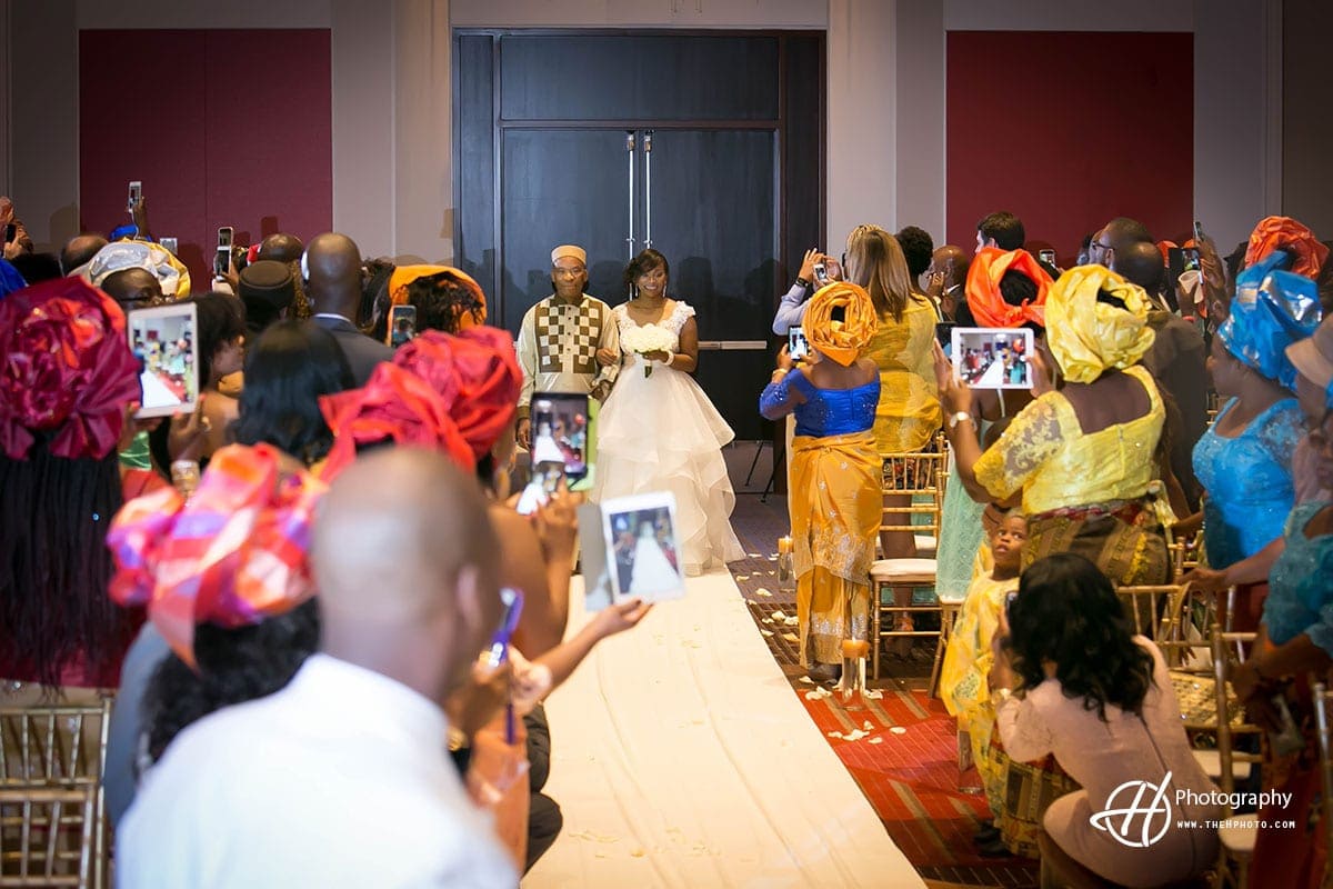 groom could not see the bride because the guests were taking photos what-happens-at-wedding-ceremony