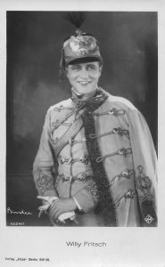 Willy Fritsch in der Rolle des Prinzen Nux im Stummfilm »Ein Walzertraum« 1925 Willy Fritsch im Film Ein Walzertraum 1925