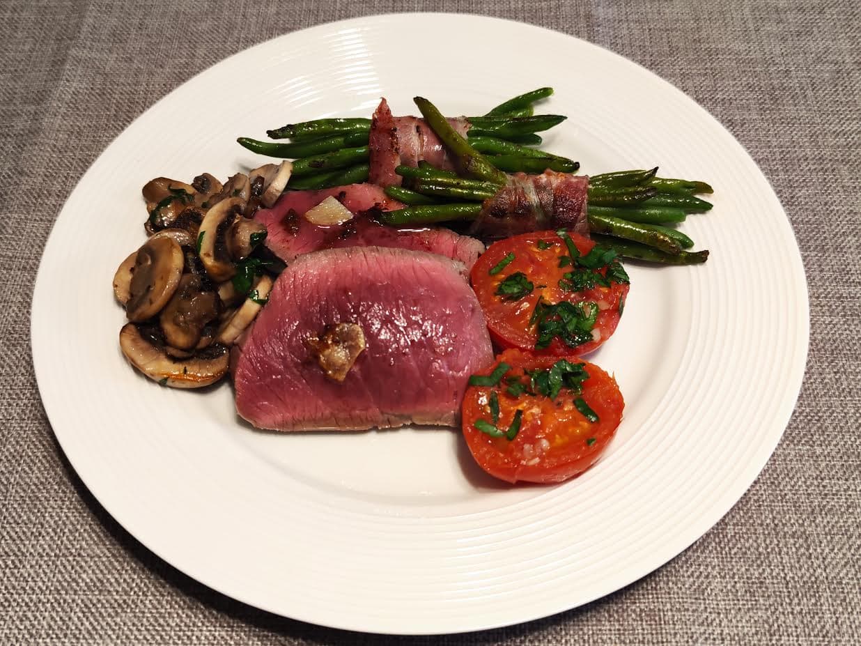 photo de Rôti de bœuf accompagné de légumes