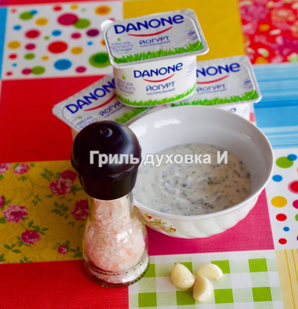 соус из йогурта с кинзой и солью