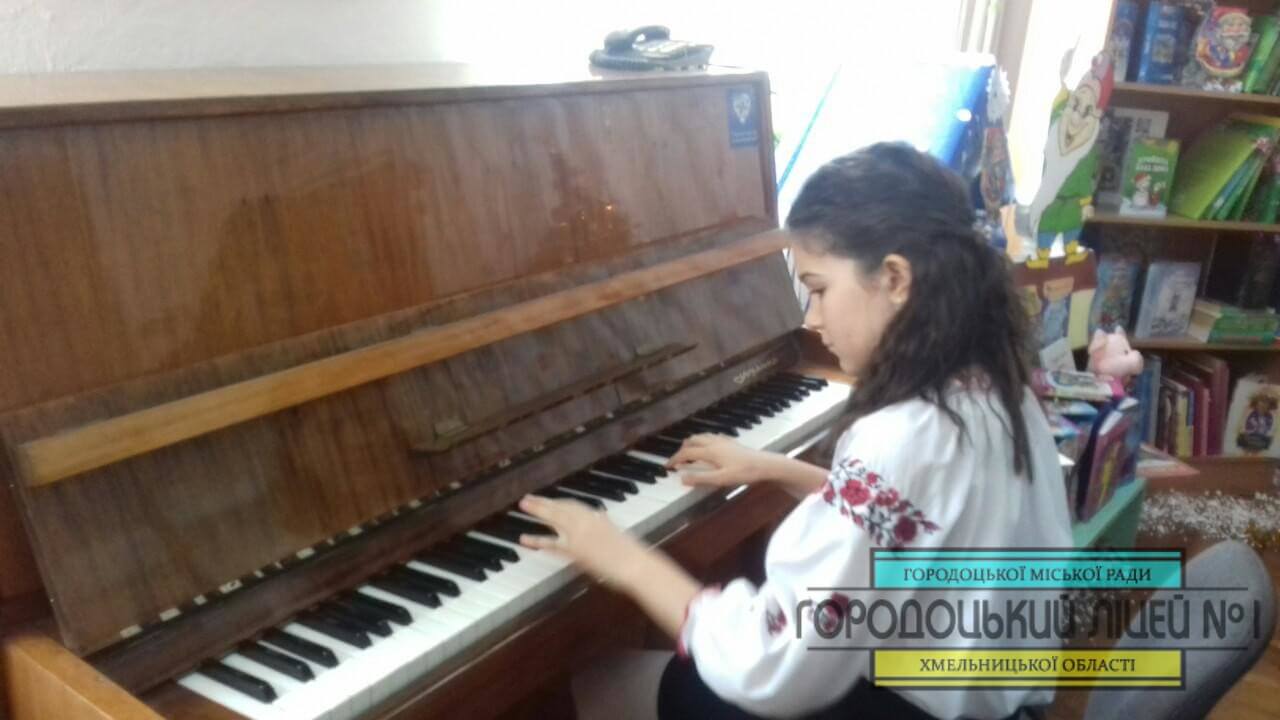 Святий Миколаю, прийди до нас з раю 0 02 07 12492d7ae7b5730e4cb05e64017061b43a73aebc8172c518ded0bf416782af5b full - Святий Миколаю, прийди до нас з раю