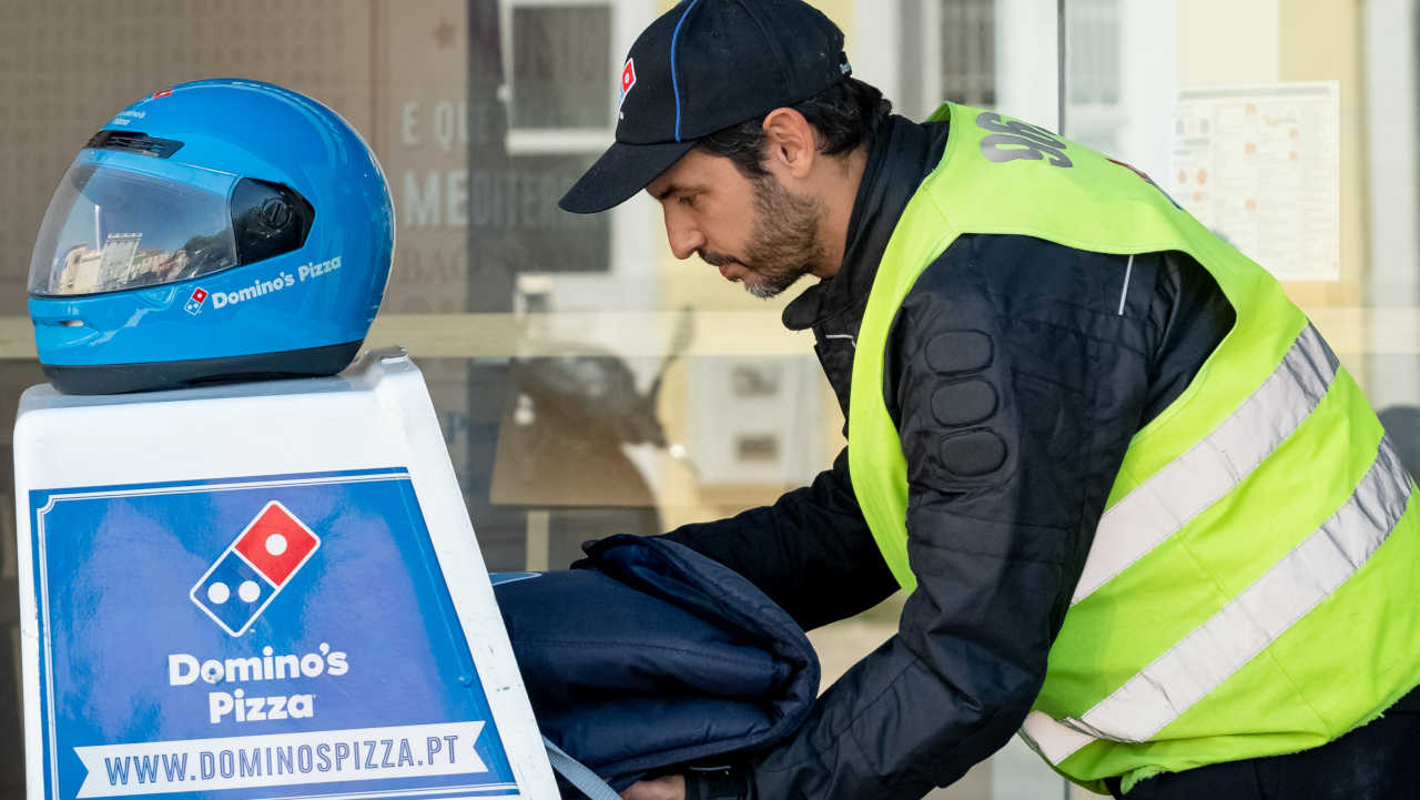 Domino's Pizza já faz entregas sem contactos 1 sem contactos