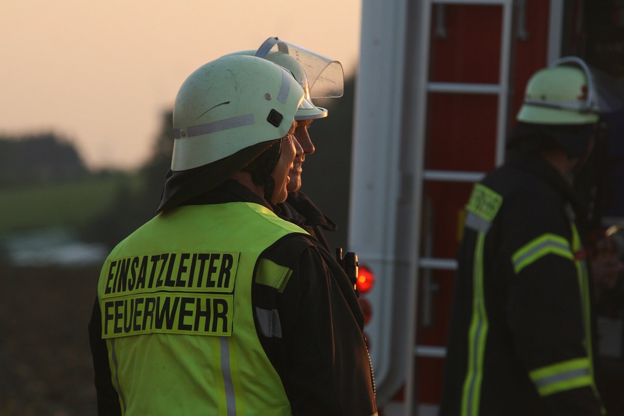 Einsatzleiter der Feuerwehr - Sie bedienen Sich oft Feuerwehrplänen nach DIN 14 095