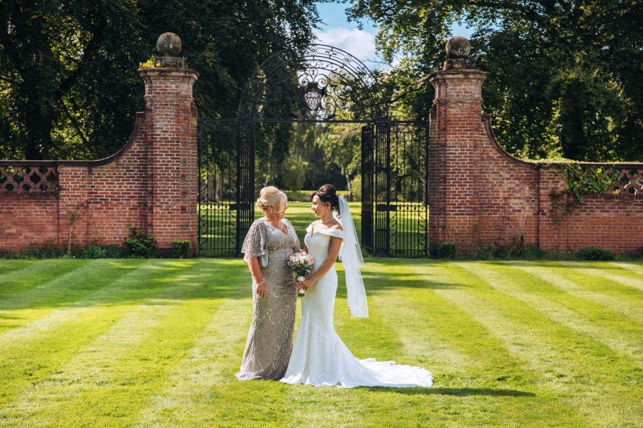 mum and bride at inglewood manor