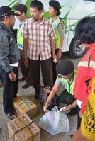 Pemeriksaan KTP dan barang bawaan di terminal Mengwi Badung Pemeriksaan KTP dan barang bawaan di terminal Mengwi Badung