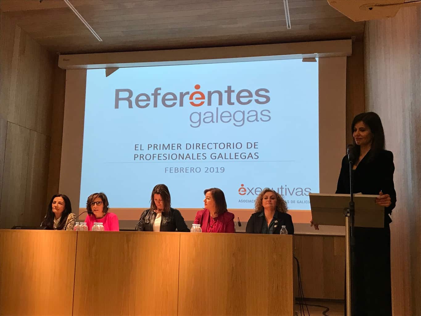Más de un centenar de personas apoyan el programa Referentes Galegas en su presentación en Lugo