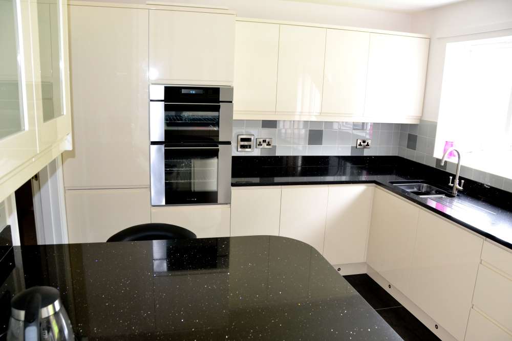 black sparkles and flecks quartz worktops