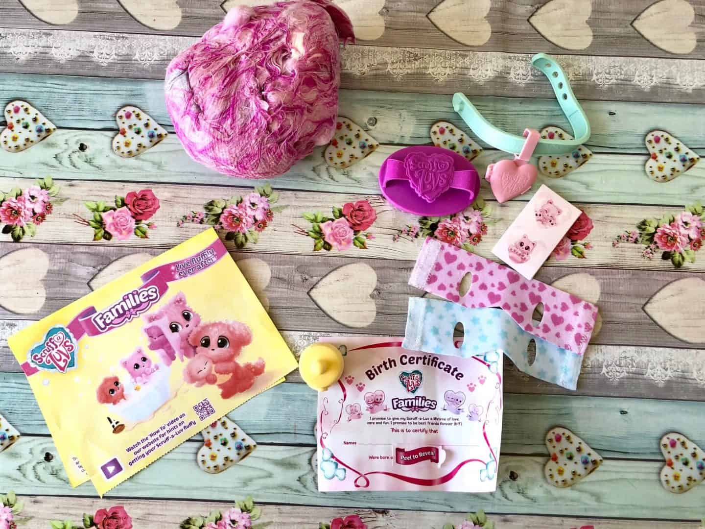 What's in the Scruff-a-Luvs family box
