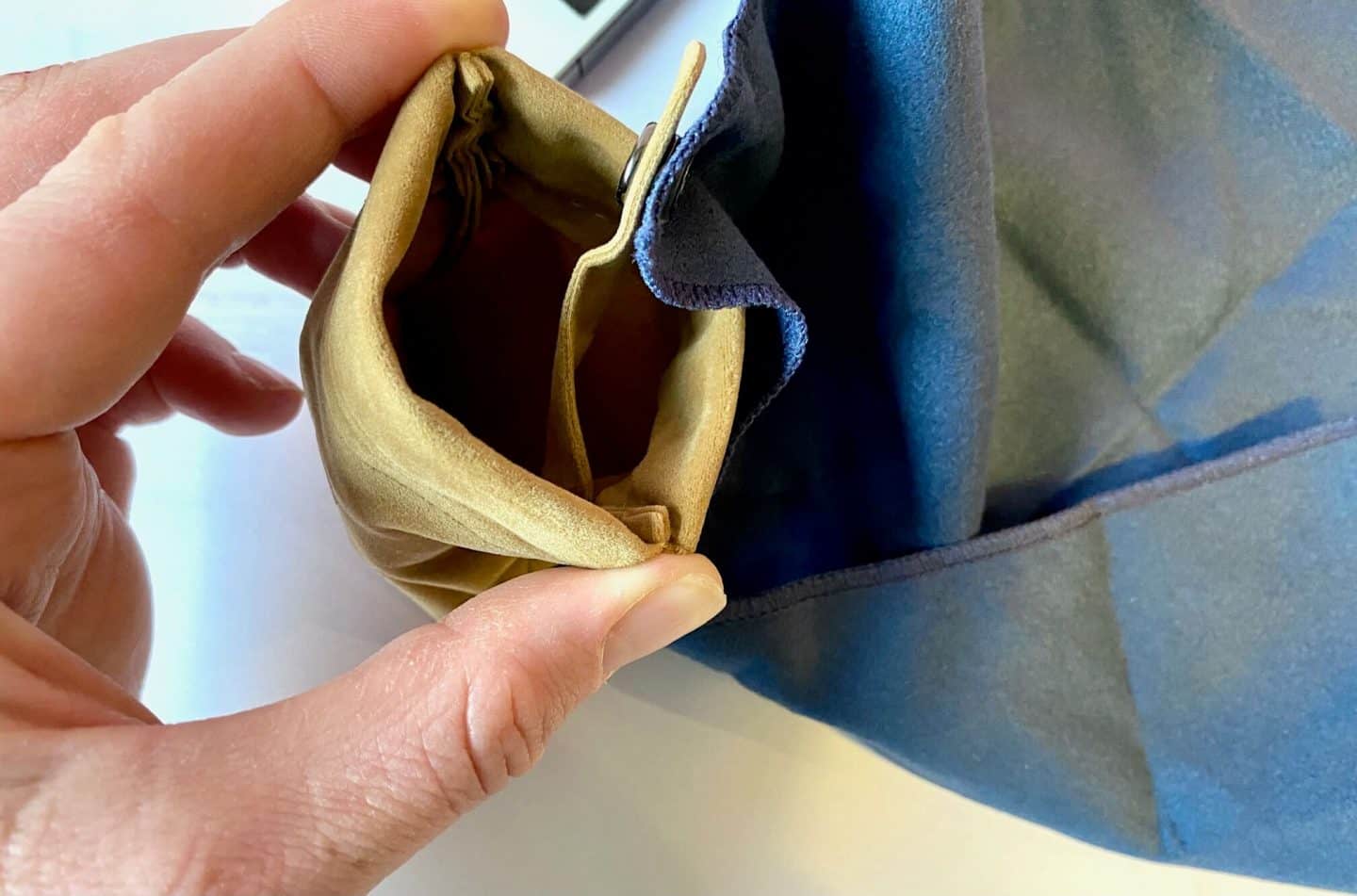 'Smart Screen' Cleaning Cloth and pouch