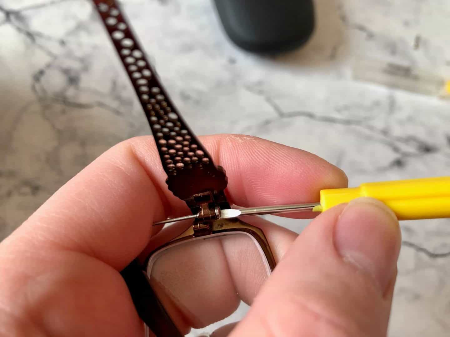 Snapit Glasses Repair Kit, With Long Easy Fit Screws and Micro Screwdriver. Perfect For Fixing Sunglasses, Spectacles, Eyeglasses and Reading Glasses.