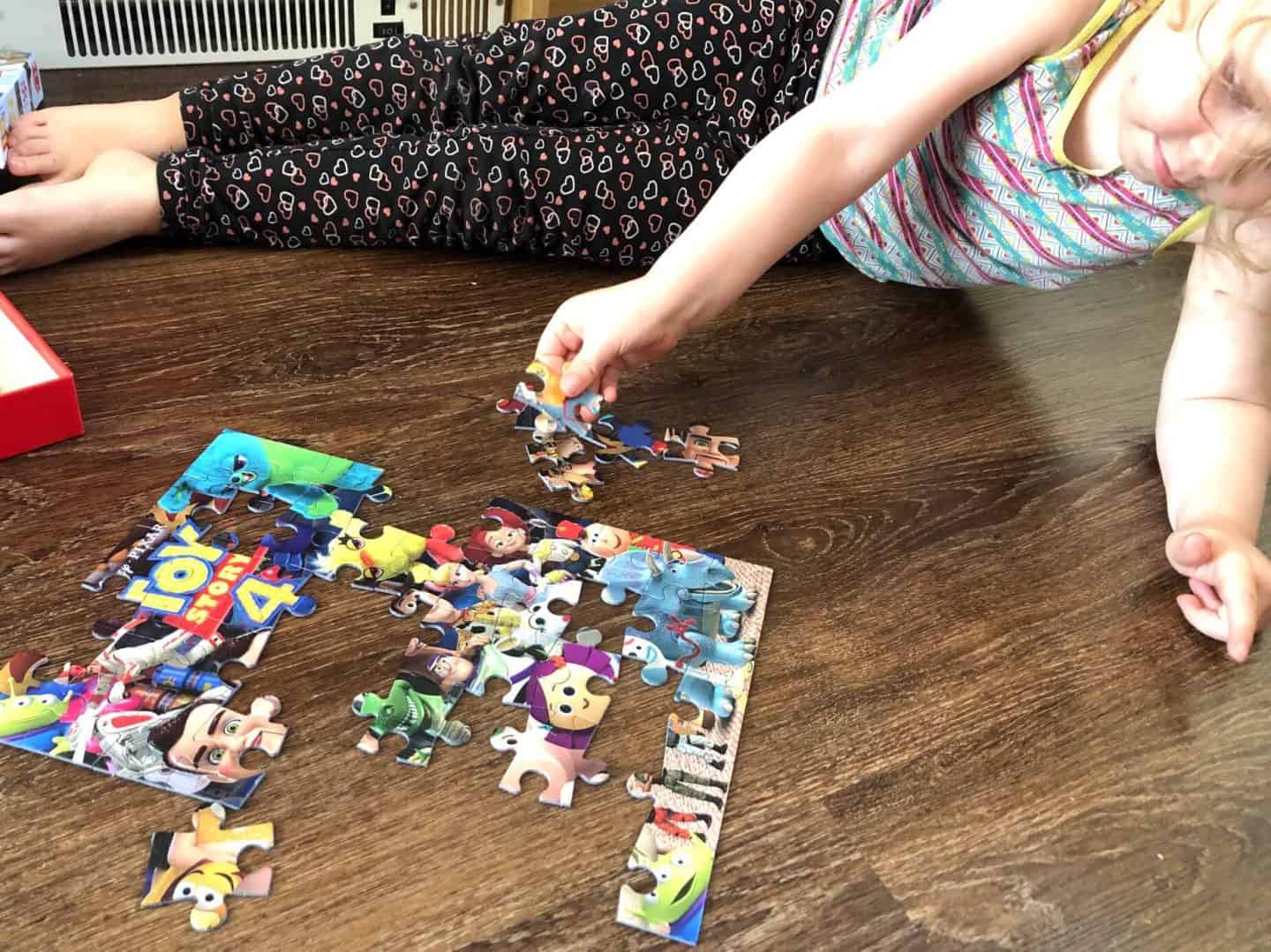 L solving the Toy Story 4 Jigsaw Puzzle