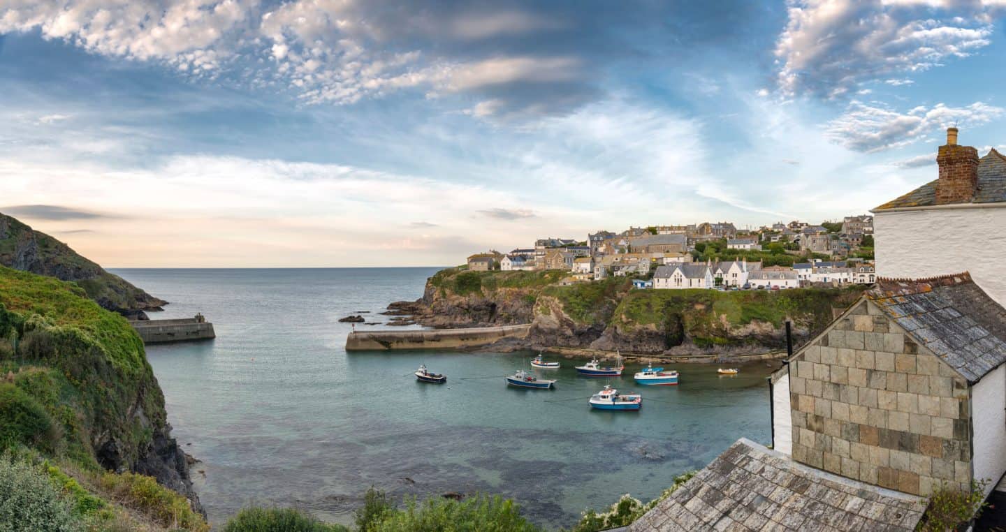 Port Isaac - The Cottage in a Cornish Cove by Cass Grafton - Book Review