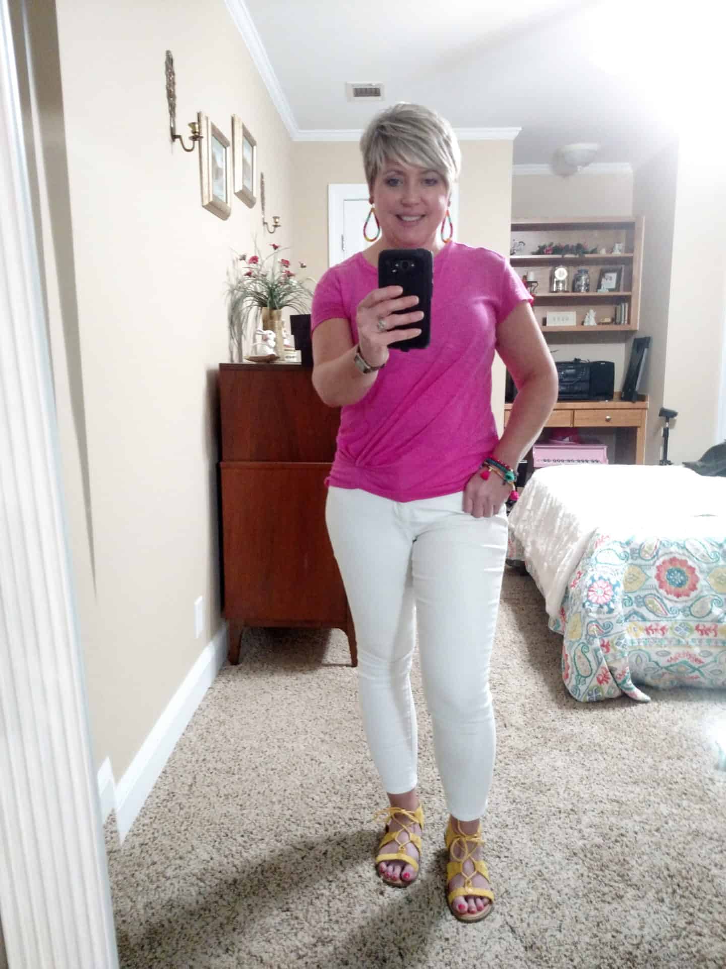 casual summer white jeans outfit