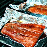 Best Grilled Salmon - Perfectly grilled salmon with a slightly sweet and smoky flavor that's a great weeknight meal! #grilling #salmon #easyrecipe #onthegrill #fish